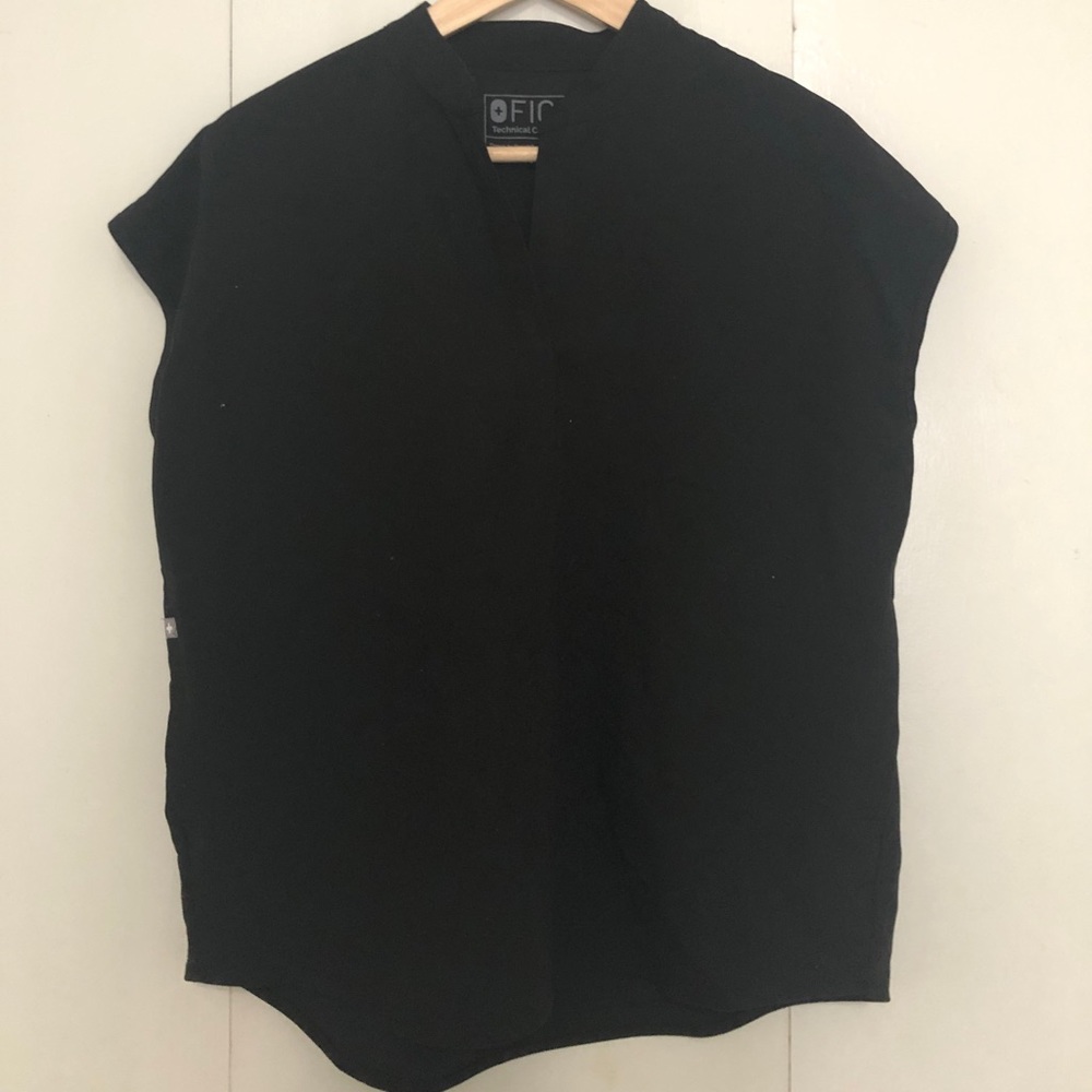 Figs Rafaela mandarin collar black scrub top